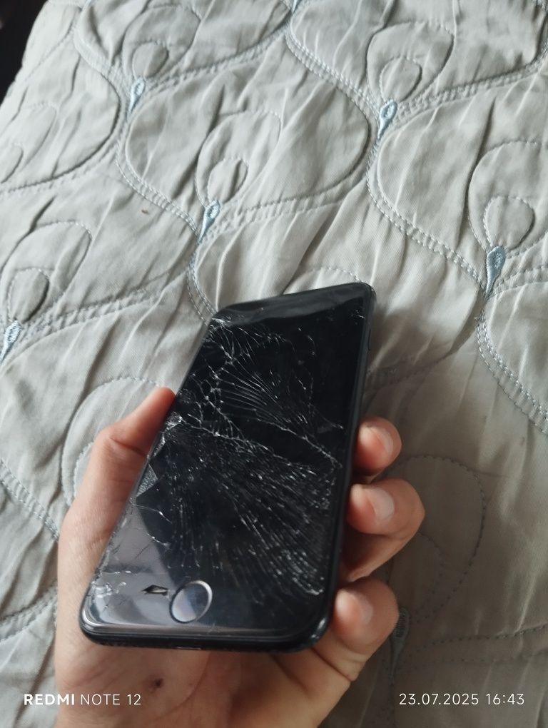 iPhone se2020  акб:76