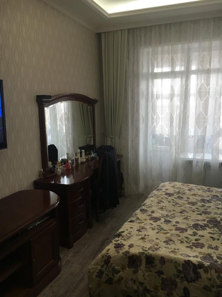 Срочно продам спальный гарнитур, итальянский из красного дерева
