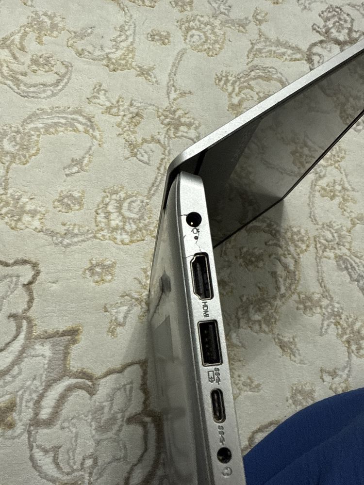 Lenovo ideapad( не включается, есть повреждения)