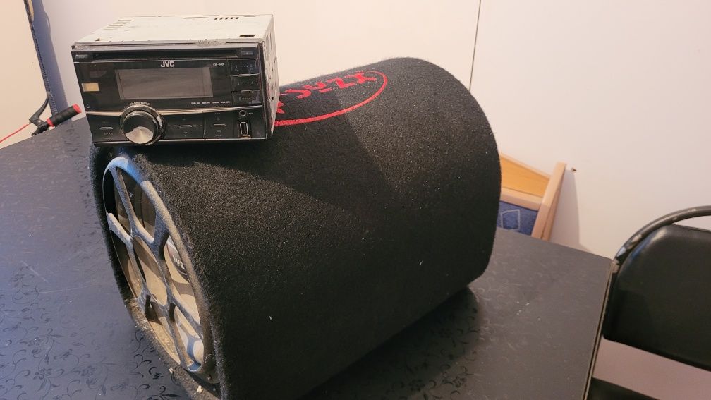 Продам савбуфер с мафоном jvc