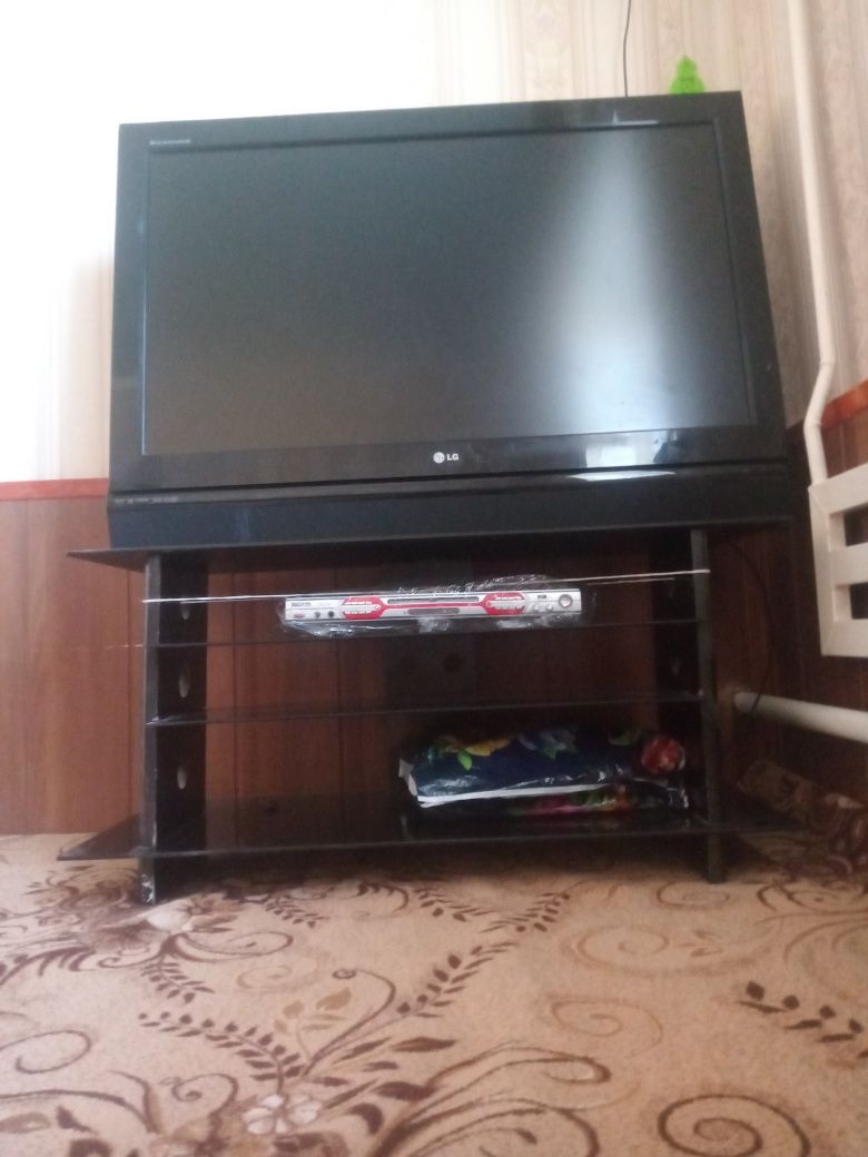 Телевизор и подставка