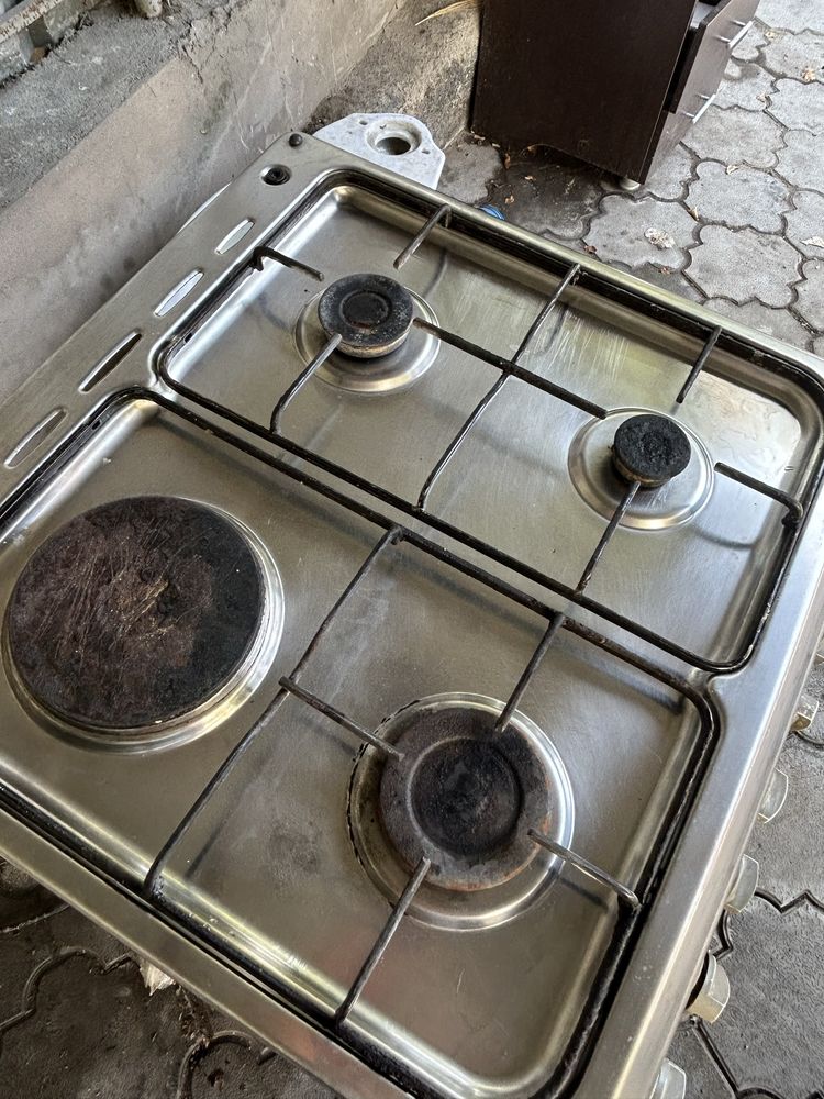 Продам газовую плиту