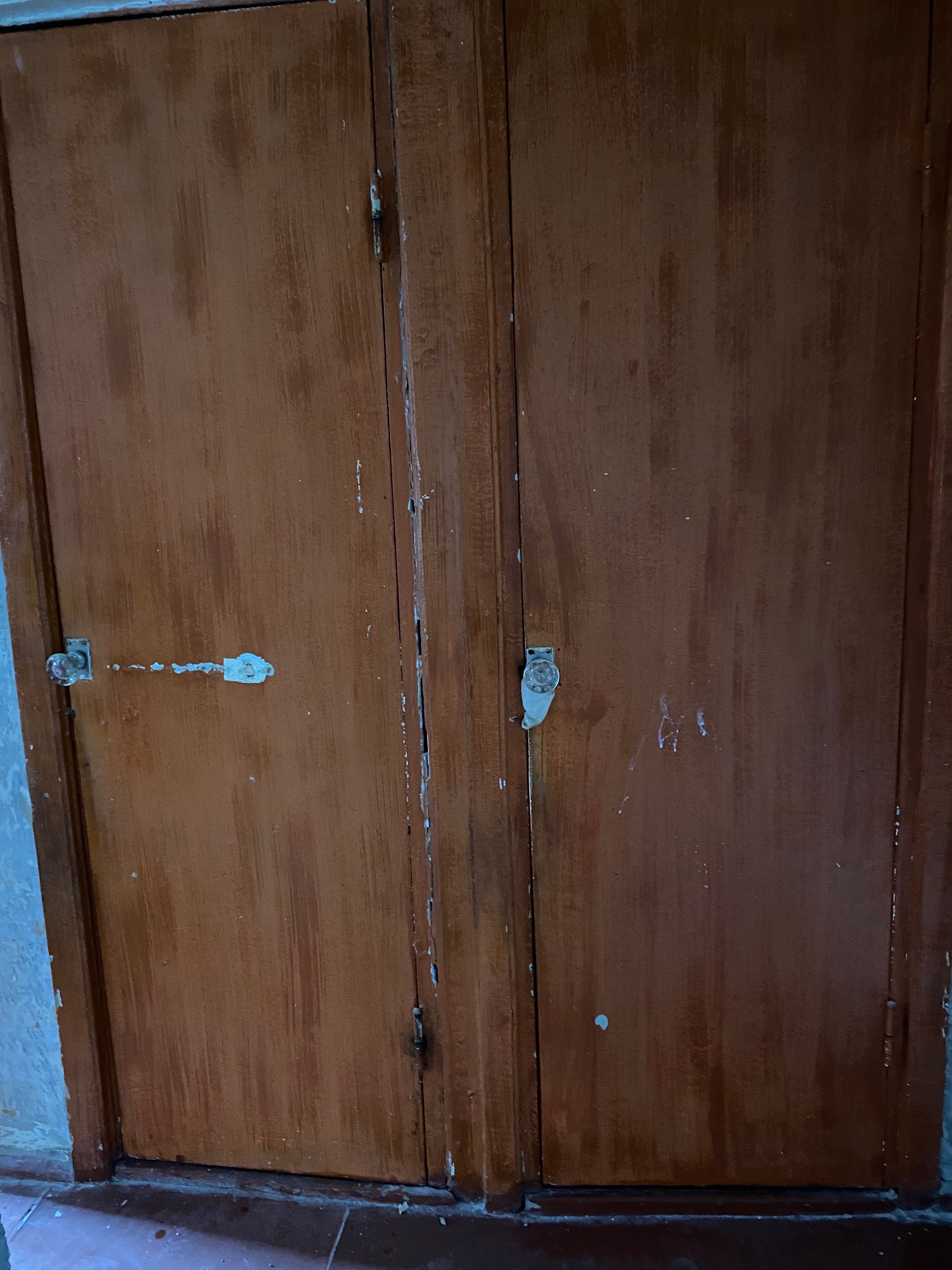 Двери продаются,коричневый,б/у срочно продаются