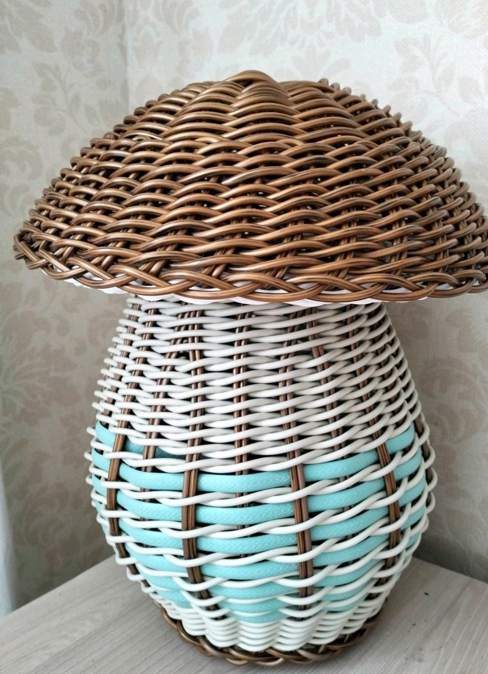 Продам кашпо из ротанга.Ручной работы