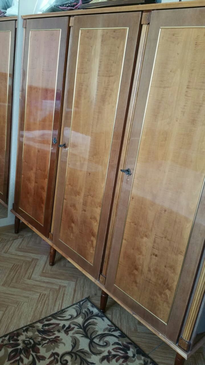 Продам спальный гарнитур