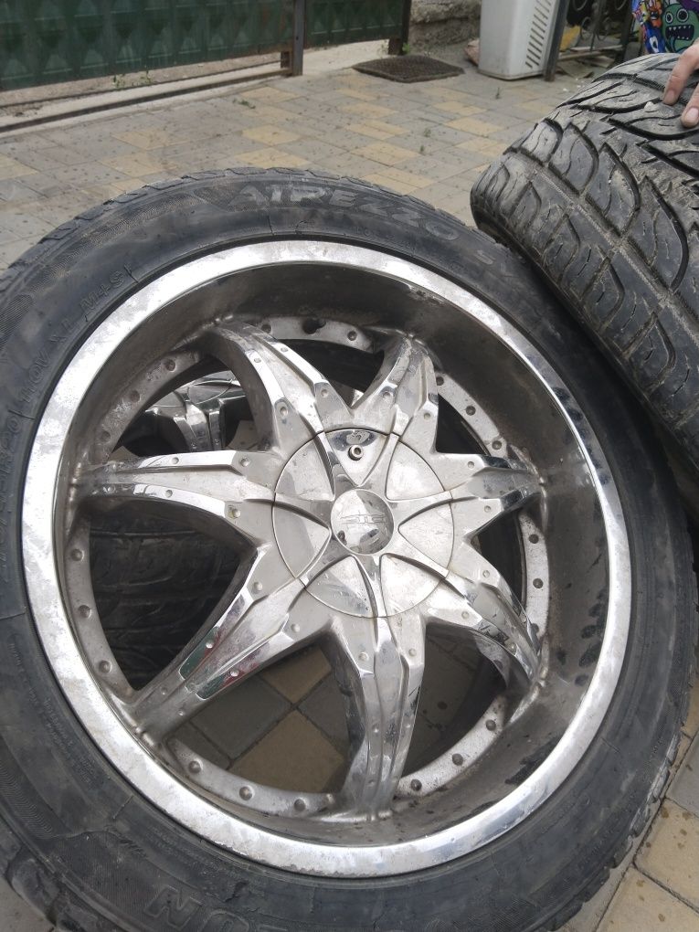 Диски с шинами. Колеса. Шины 275/45R20. Диски.