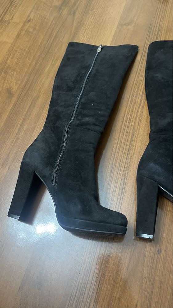 Продаю сапоги замшивые женские