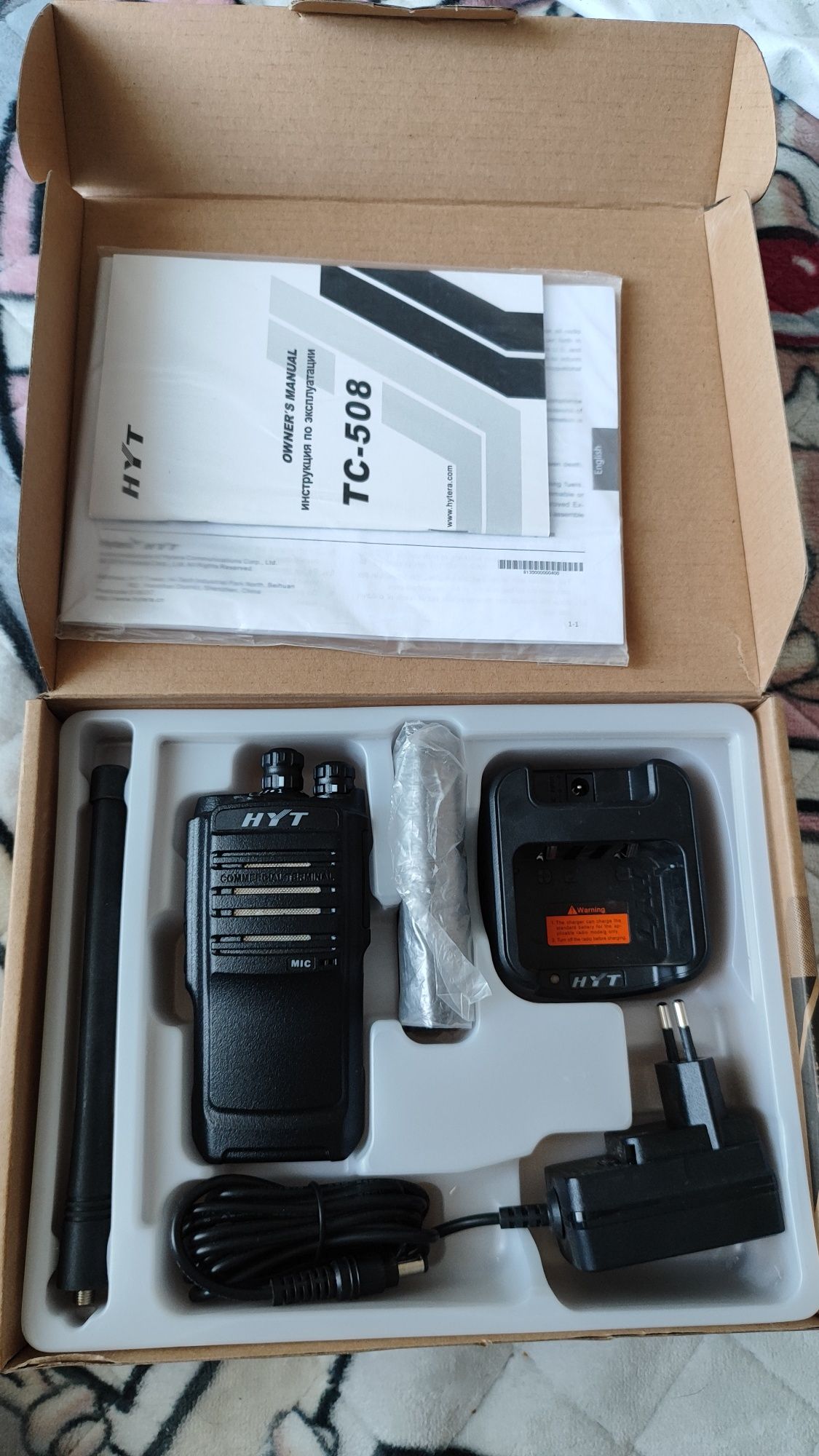 Продам носимую радиостанцию Hytera TC-508