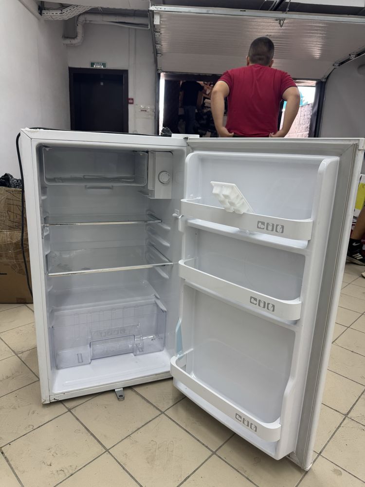 Продается маленький холодильник