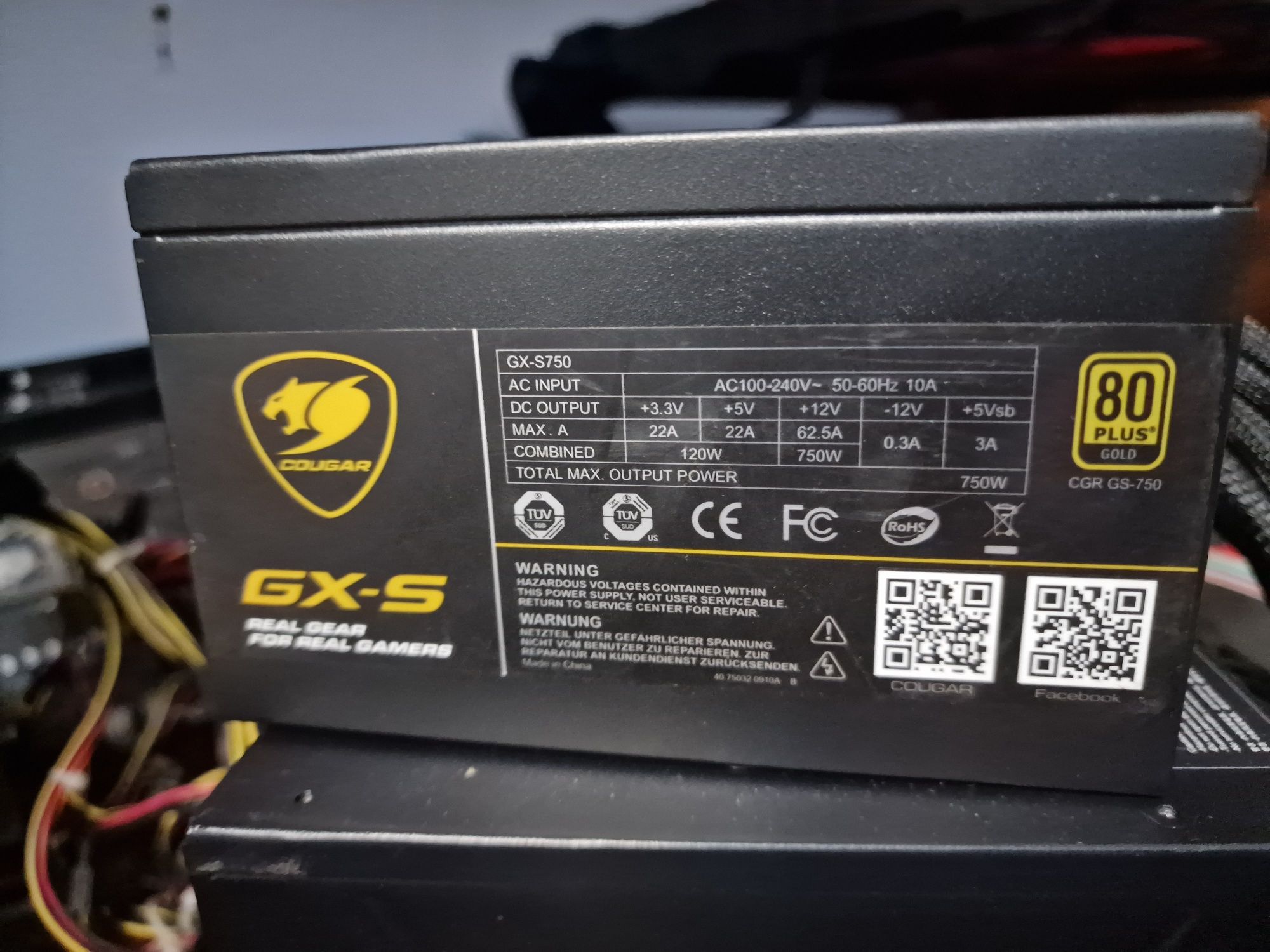 Блоки питания разные от дешовых 300 w до топовых 1 kw и больше