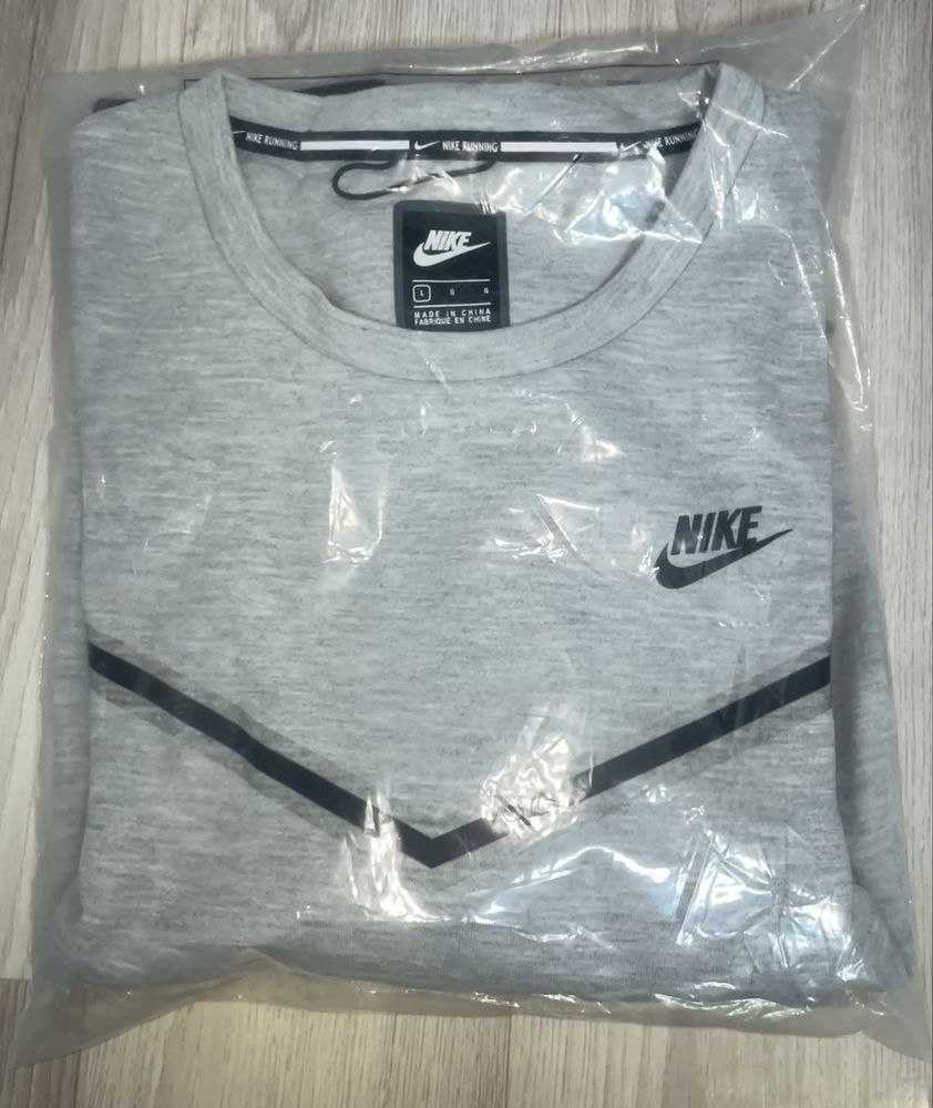 свитшот Nike вверх