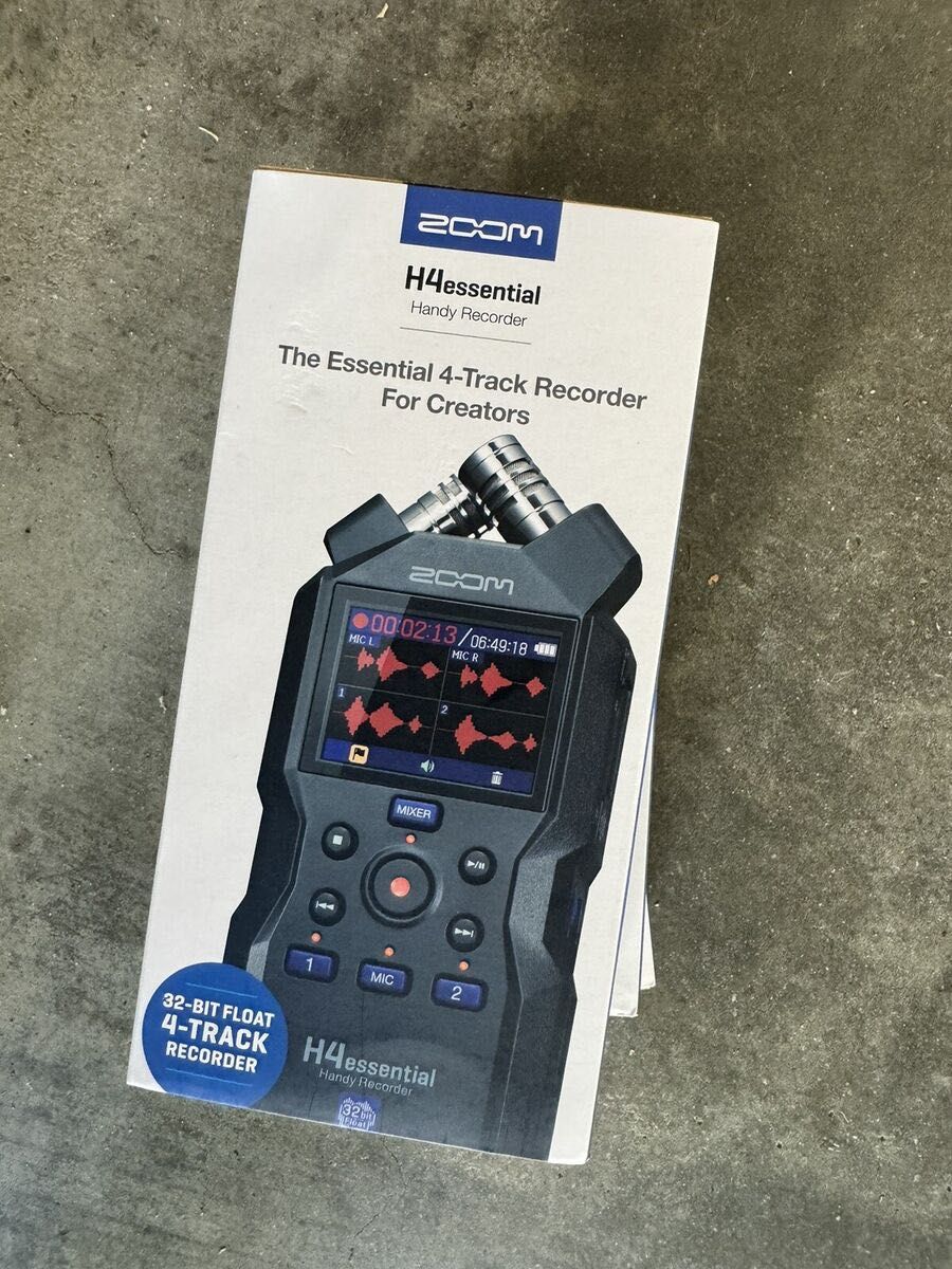 Zoom H4 Essential 32 бит Рекордер, звуковая карта, микшер и тд 6в1