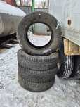Продам покрышки 215/70R16