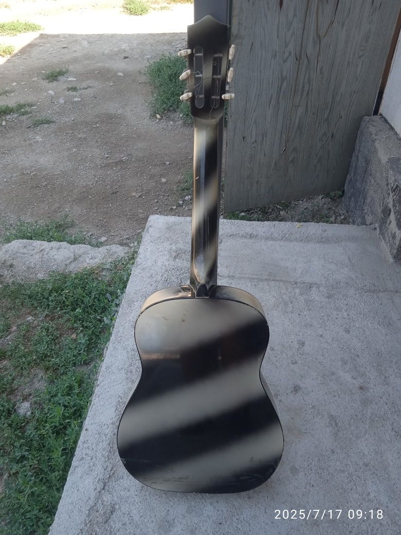 Продам гитару б у