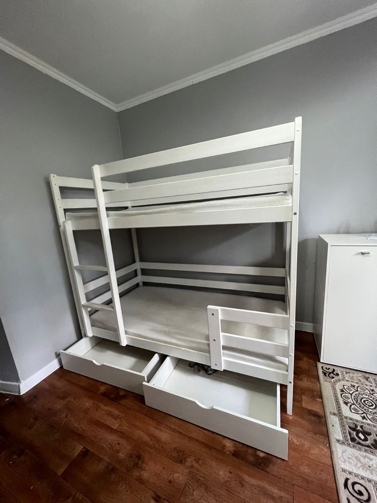 Продается двухъярусные  кровать