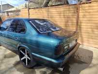 Автомобиль БМВ е 34