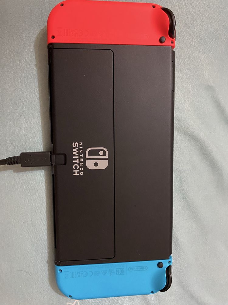 Продаю необычную Switch OLED
