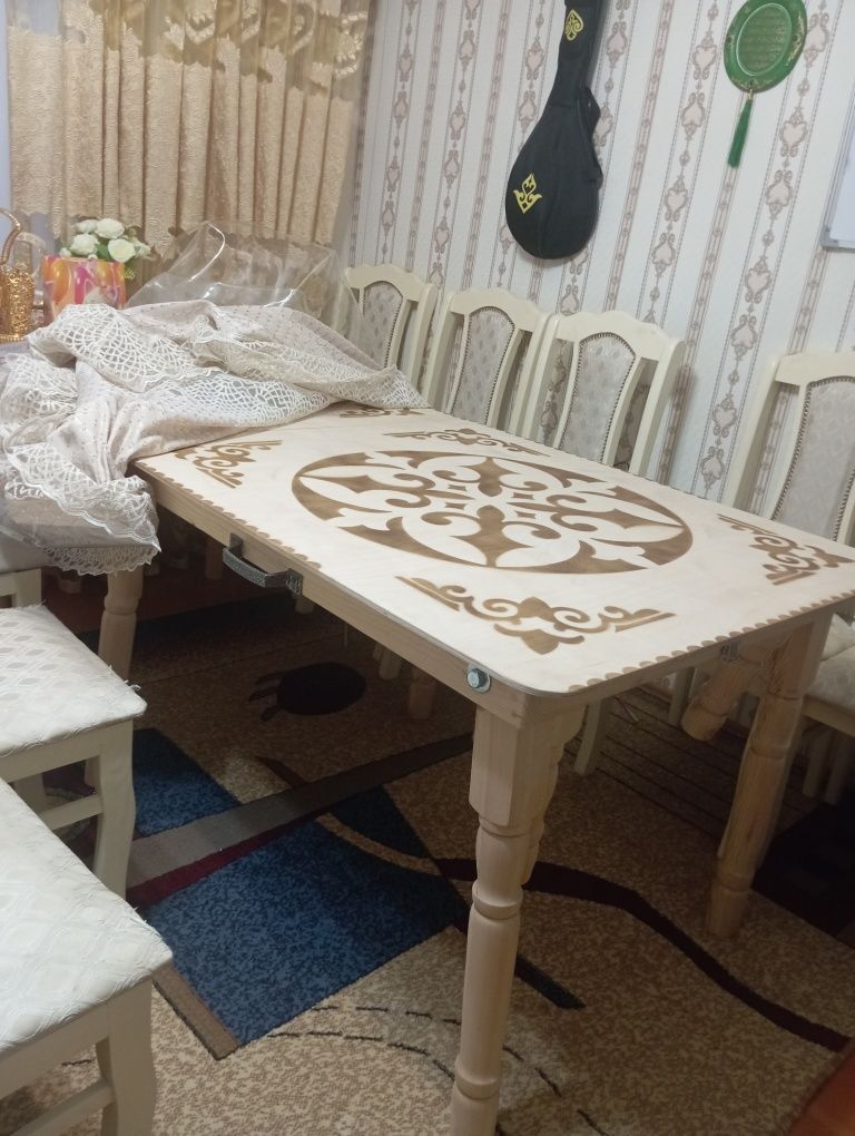 Продам стол для гостиной