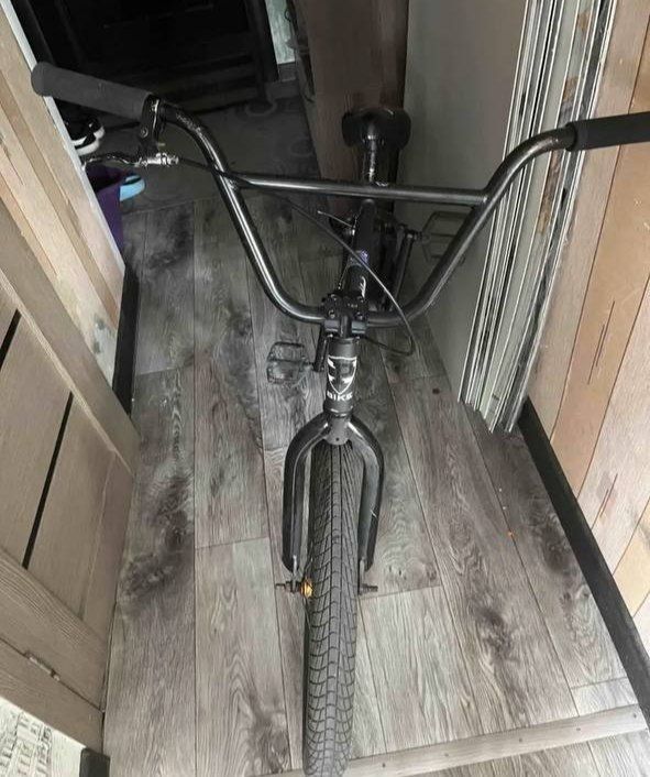 Велосипед BMX в нормальном
СОСТОЯНИИ