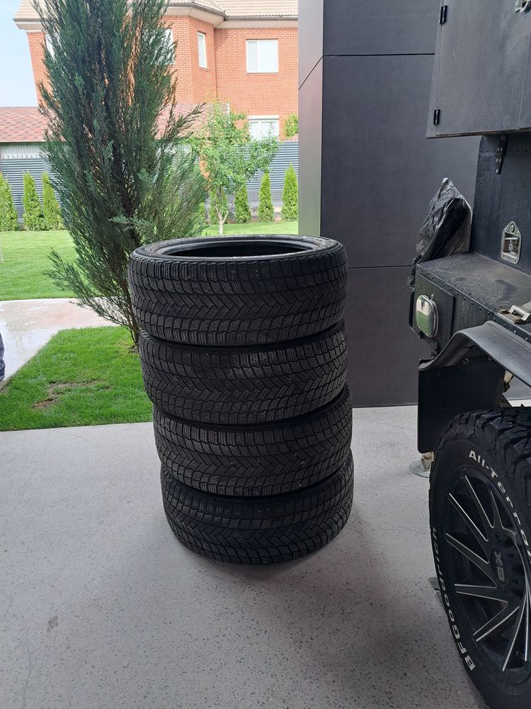 Продам шины 285/45 R22