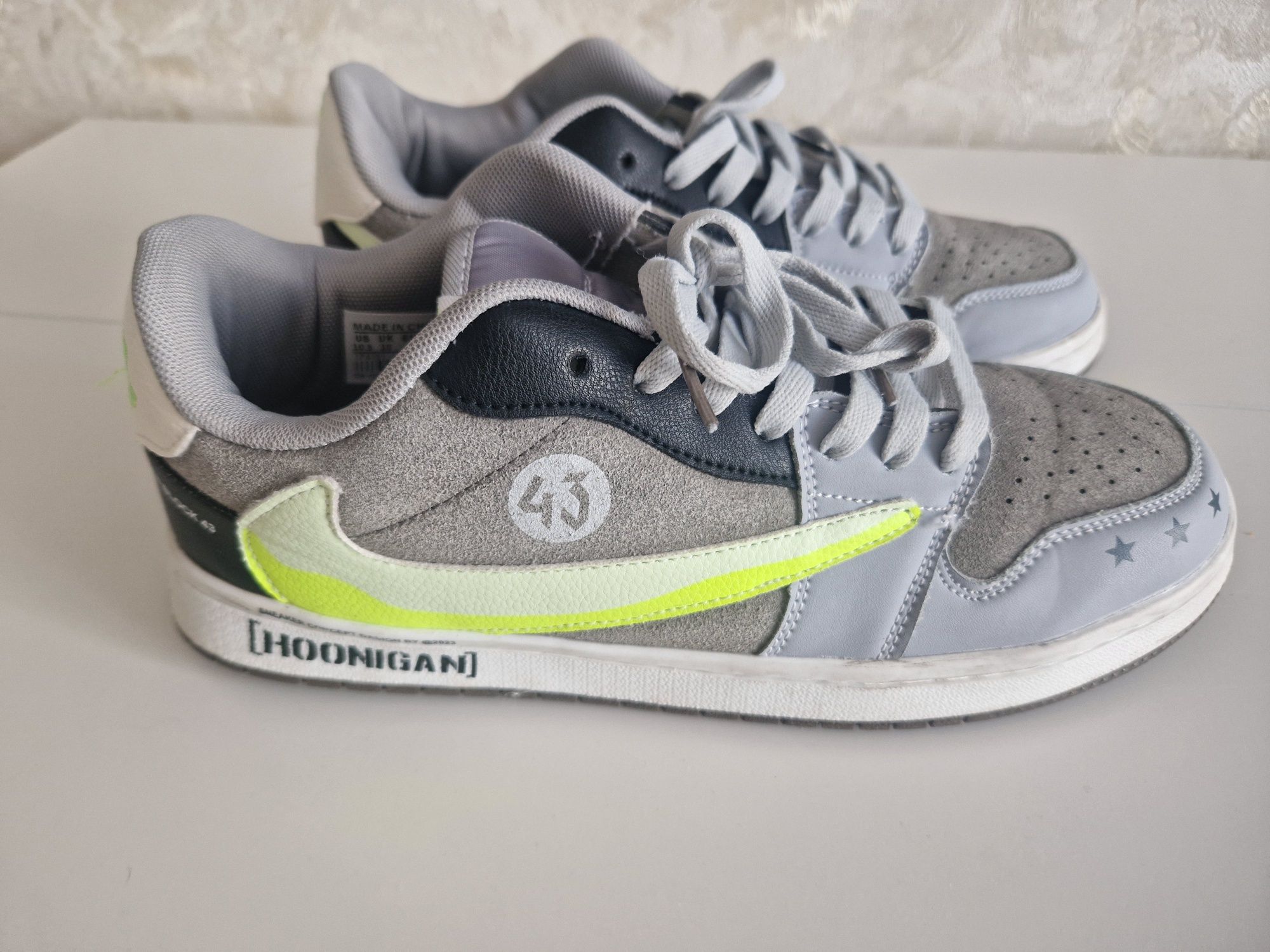 Продам кроссовки NIKE  б/у.