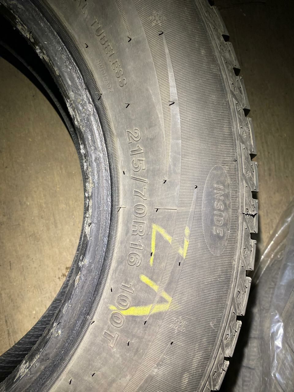 Продам зимние шины 215/70/16