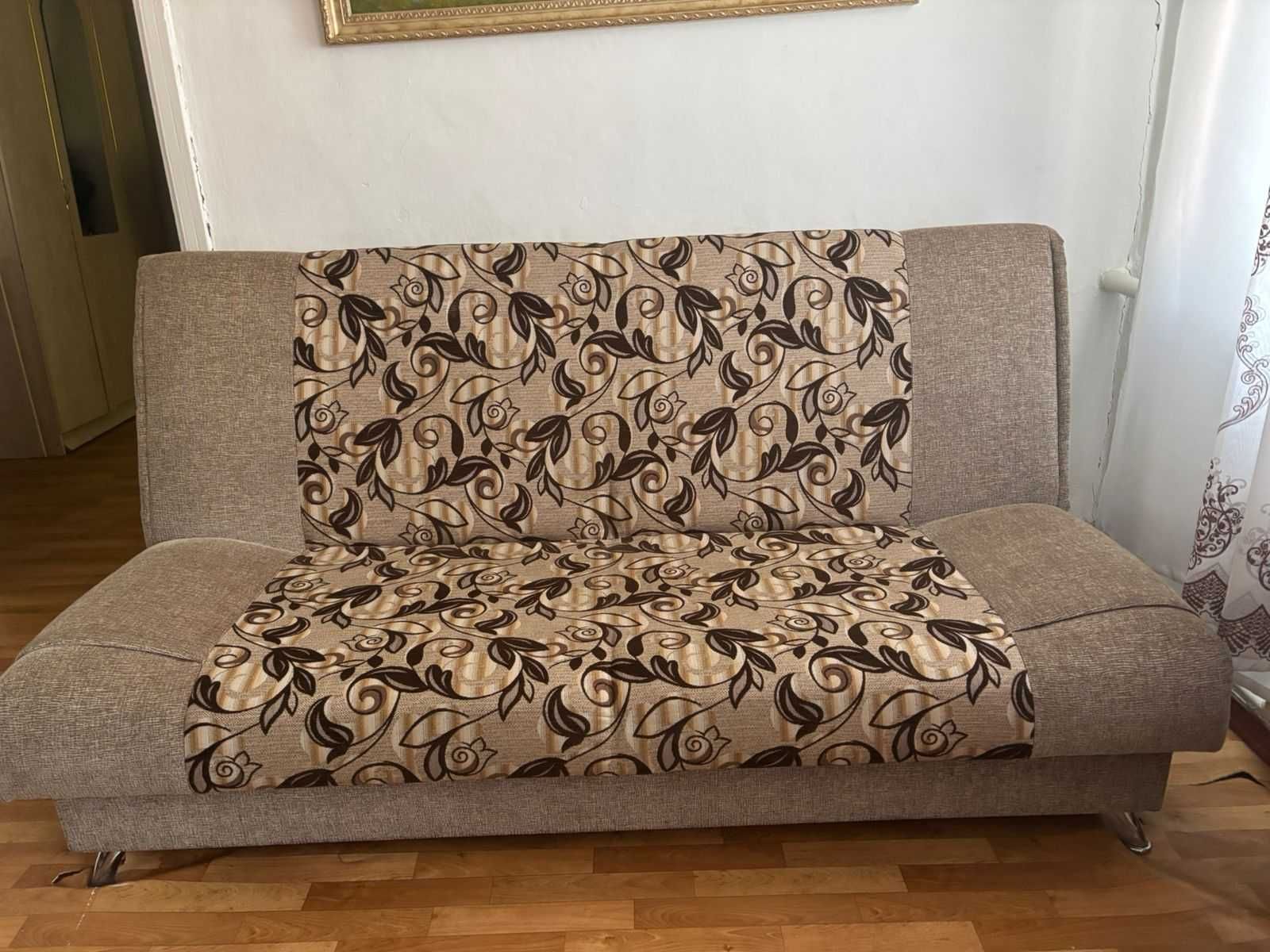 Продам диван с двумя креслами срочно