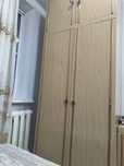 продам шкаф высокий почти до потолка