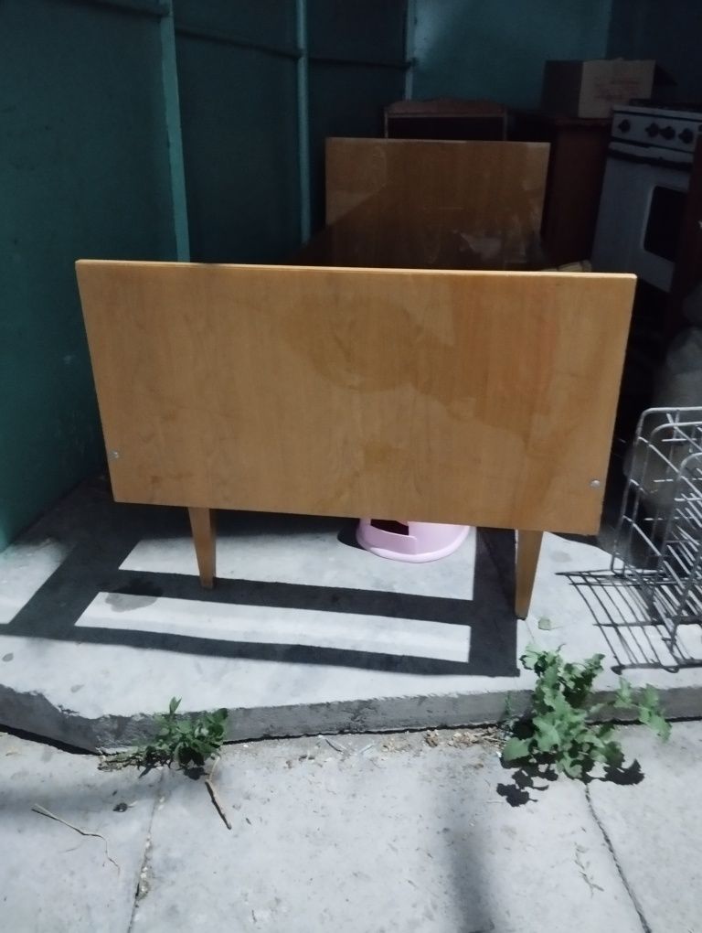 Продам кровати 3 штуки