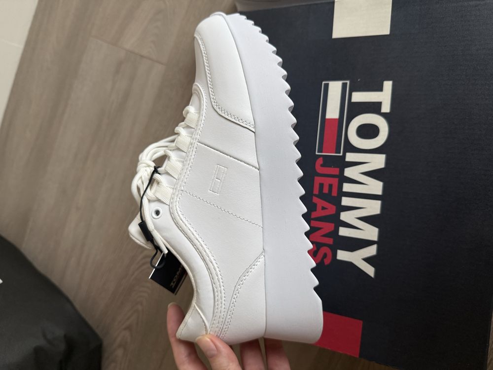 Кеды Tommy Hilfiger с официального сайта