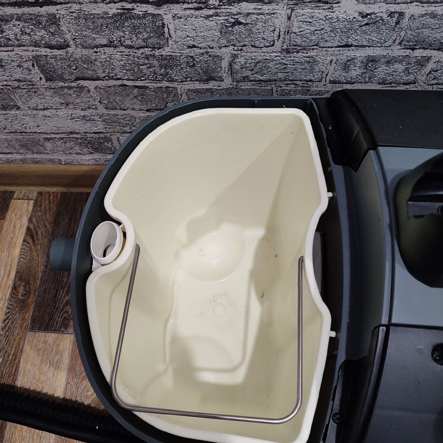 Продам  Karcher Puzzi 10/1