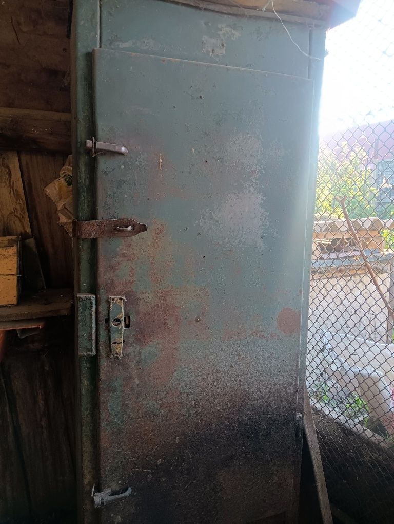 Продам сейф советский
