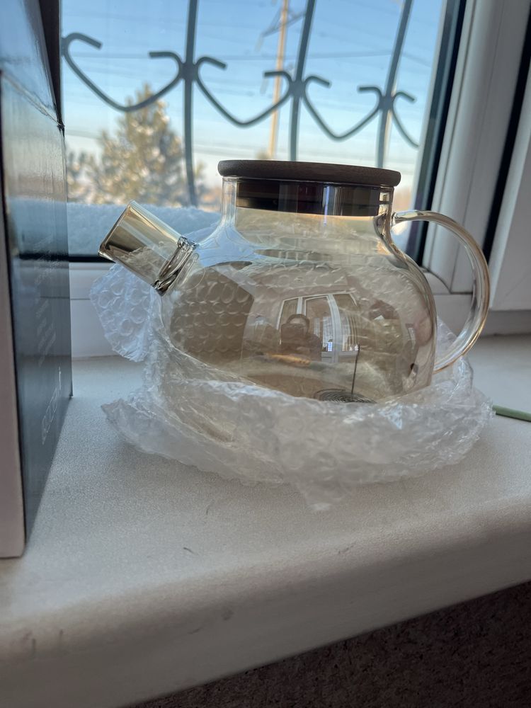 Продам заварочный стекляный чайник .