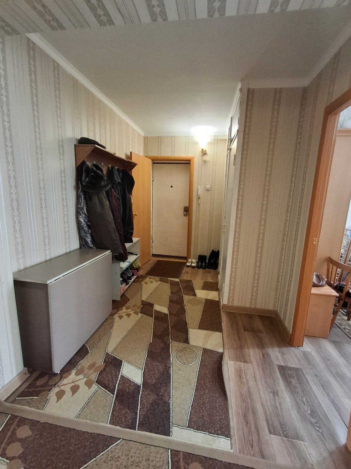 Продам  2×комнатную улучшения квартиру