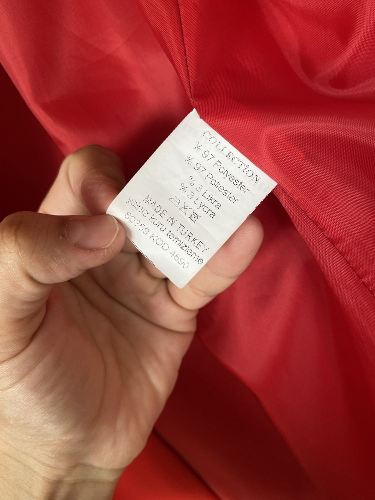 Продам красный пиджак