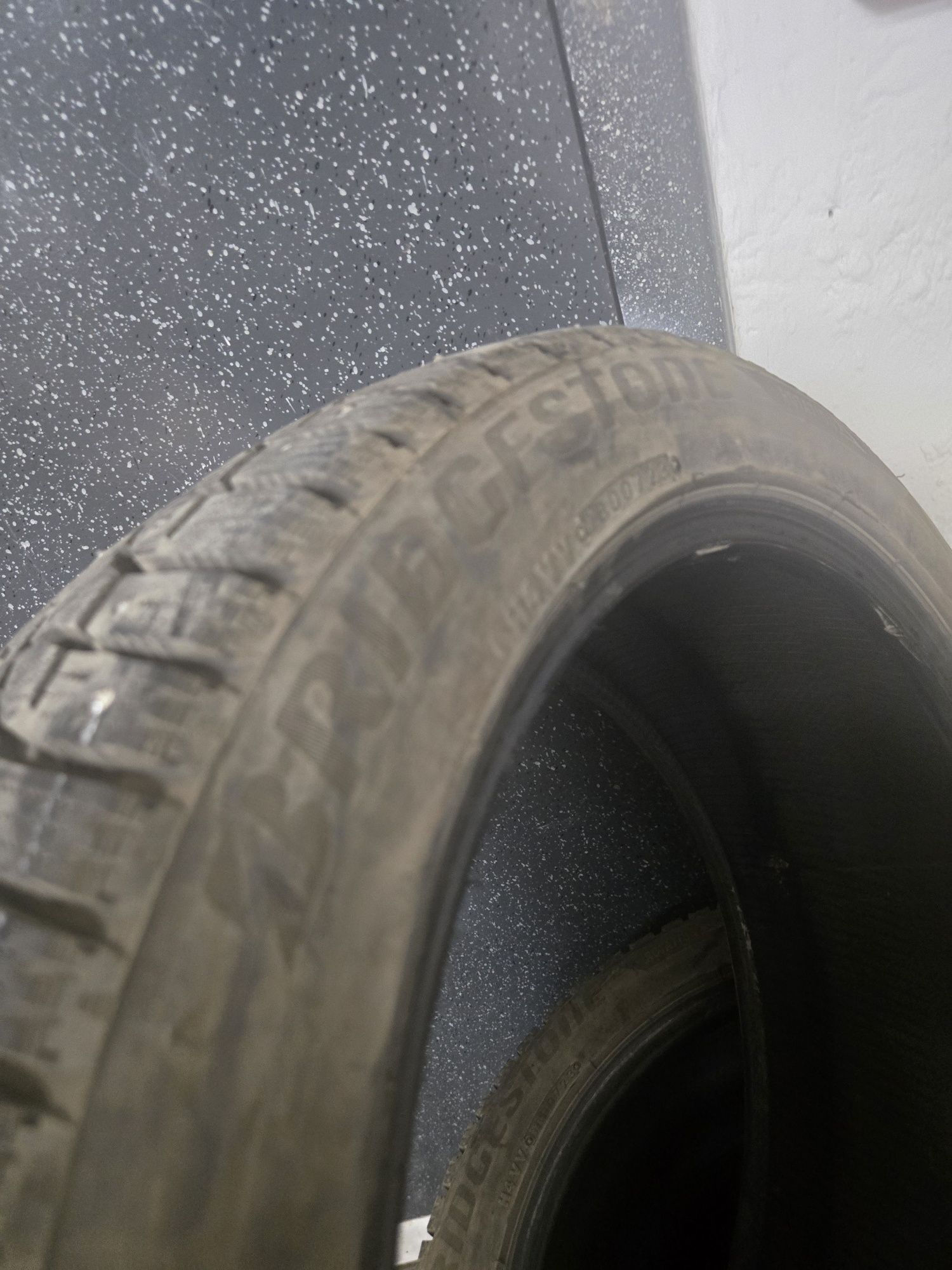 235/45 R18 Bridgestone spike 2