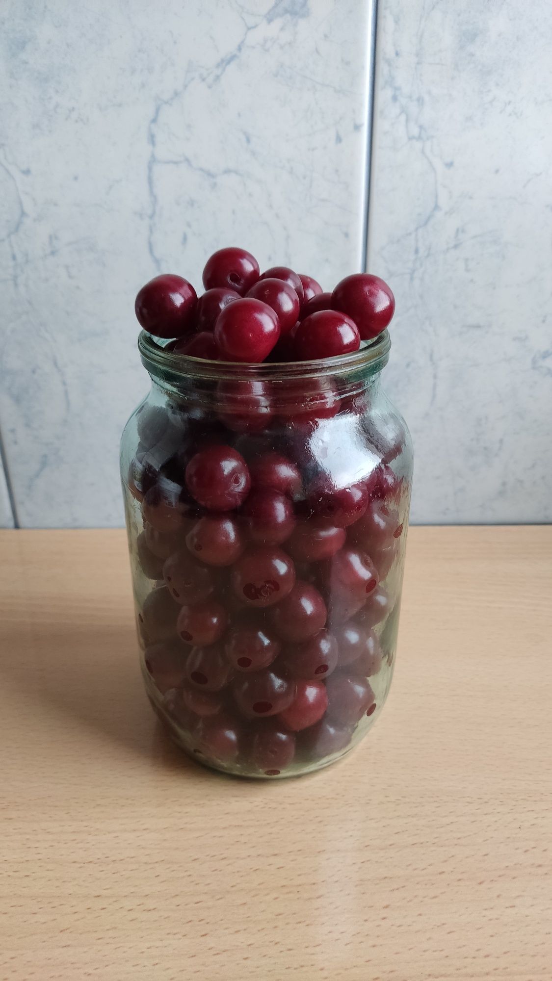 Вишня дачная крупная