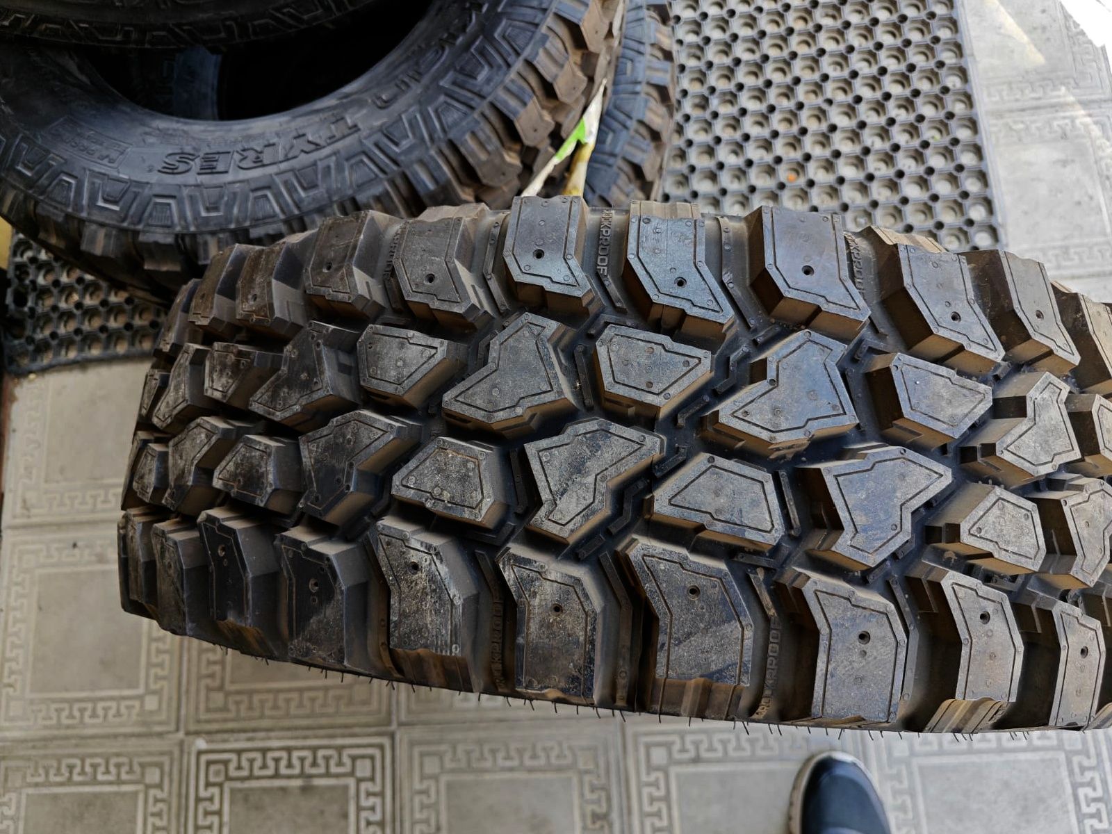 Комплект Грязевых Шин R-17 245/70  Новые Nokian ROCKPROOF