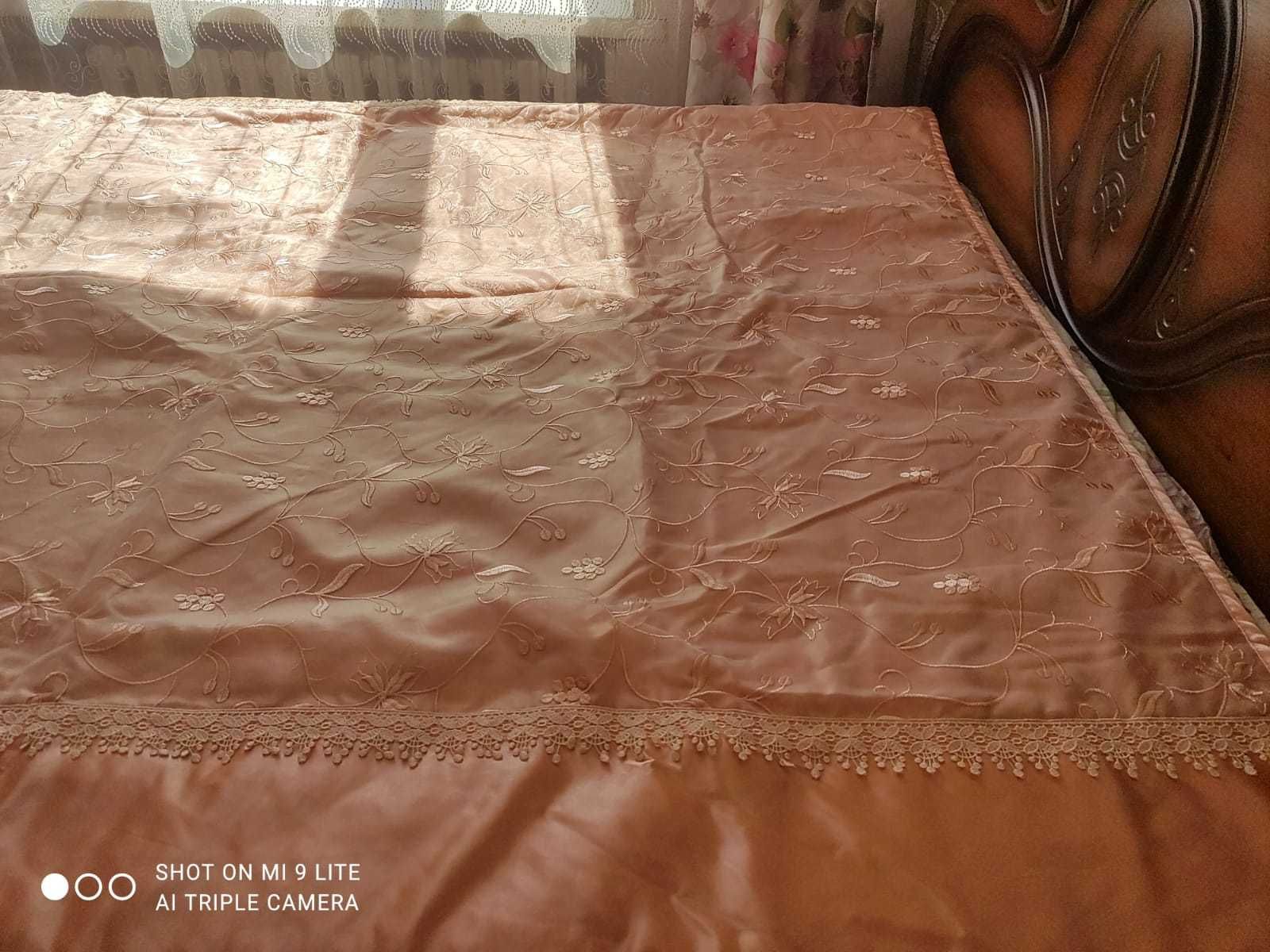 Нарядное  покрывало с наволочками (Турция)