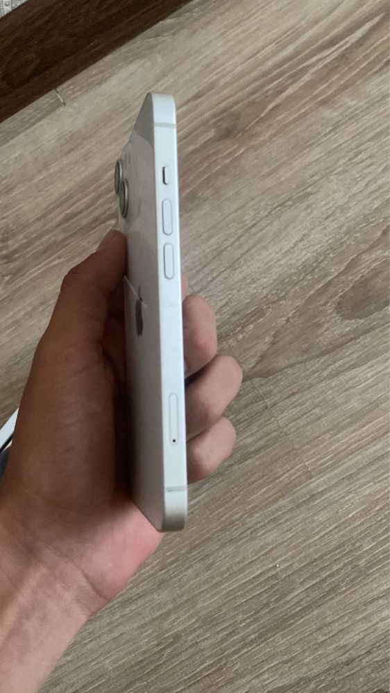 iPhone 14 белый цвет