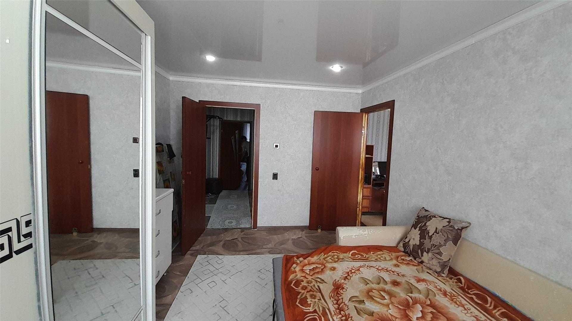 Продам 4 комн квартиру на 8 мкр на 1эт/9 эт
