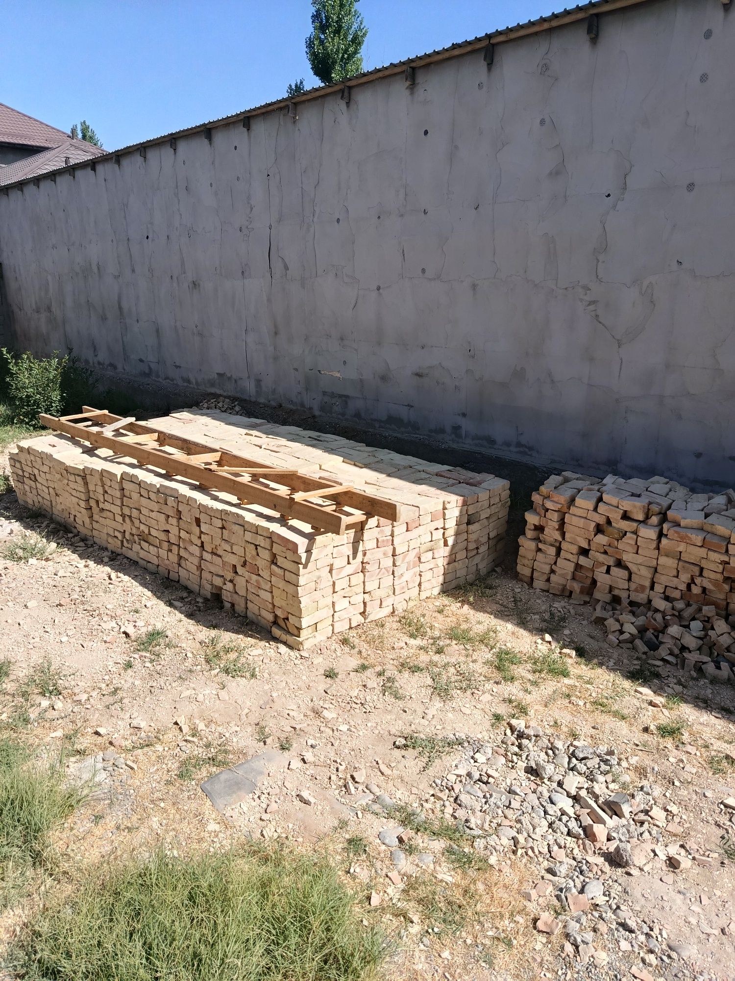 Кирпич стандарт  г.Шымкент, мкр Акжайык, возле 88 школы