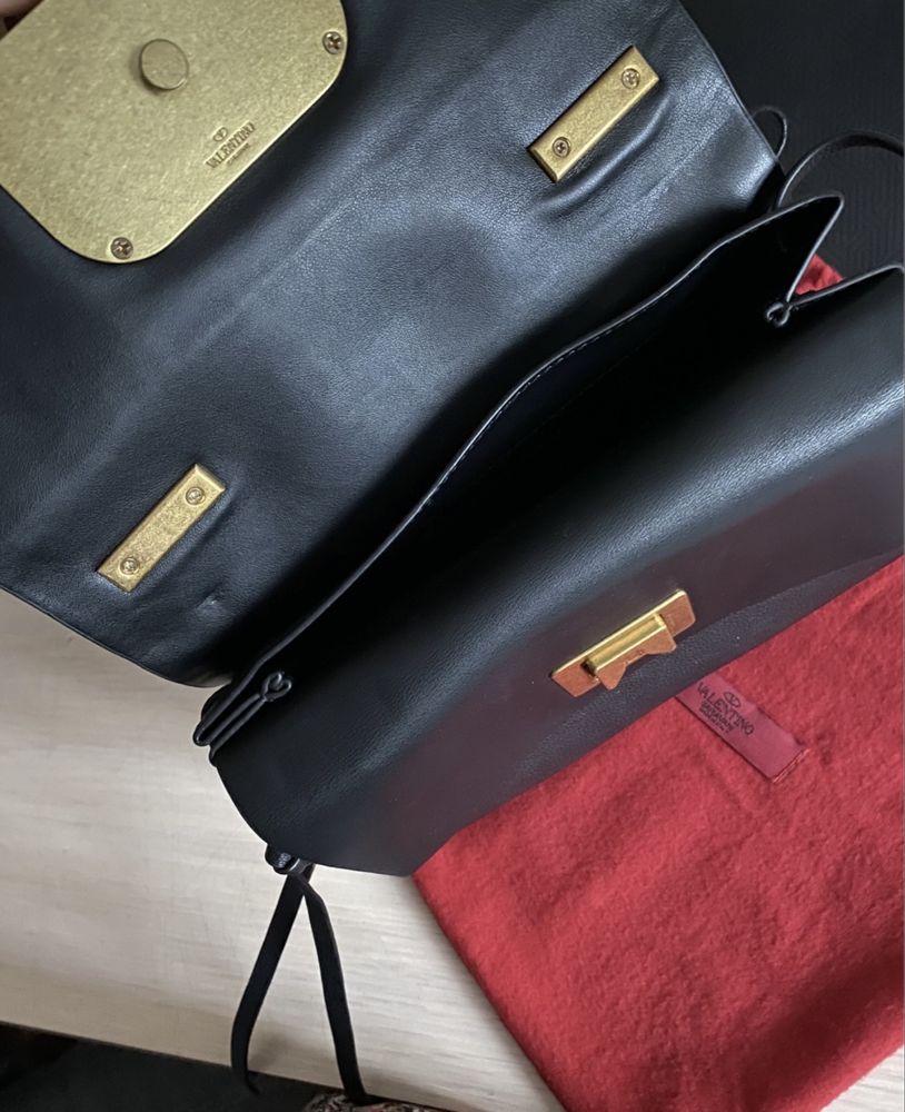Продам сумку из натуральной кожи под Valentino
