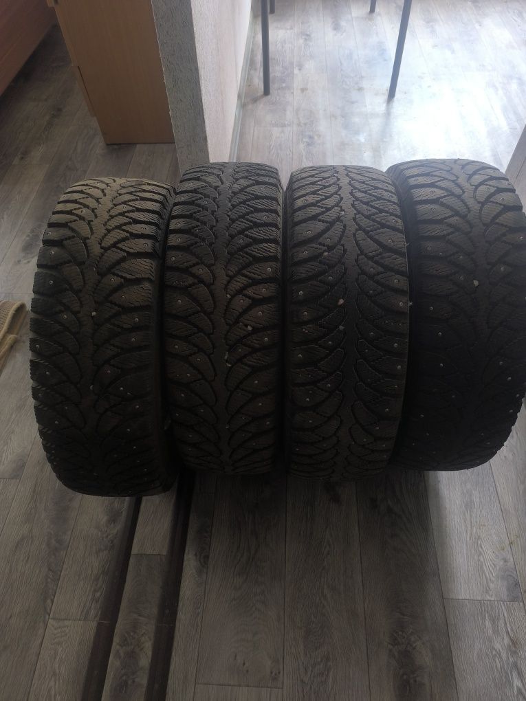 Шины 205/65/R15 почти новые