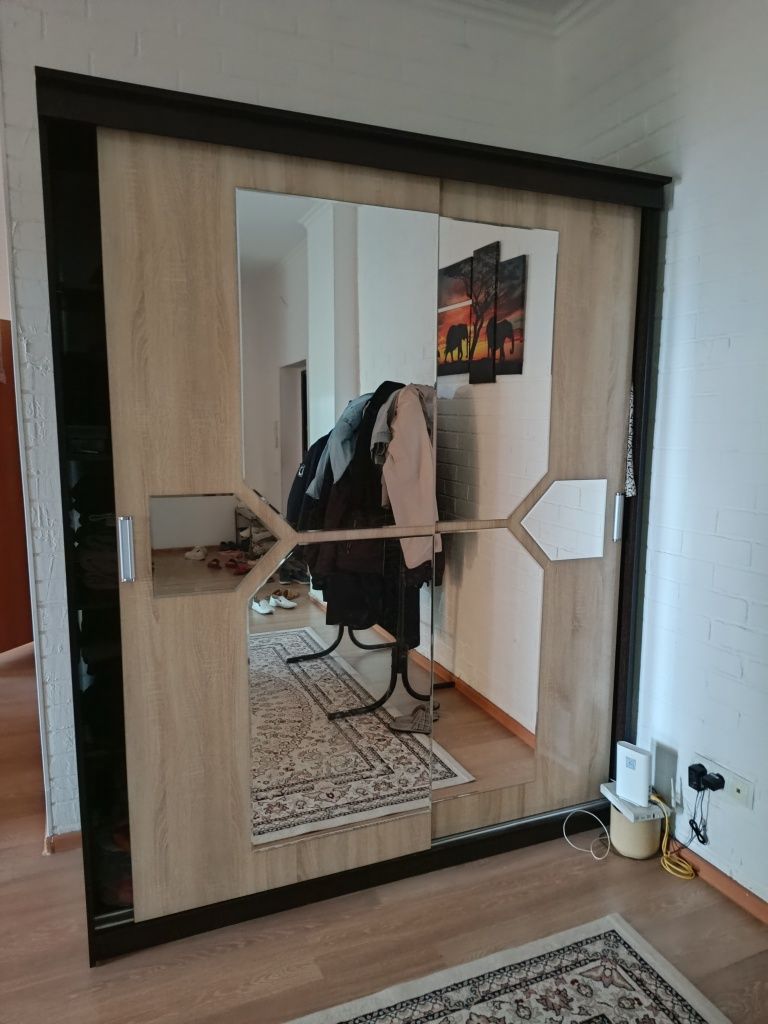 Шкаф купе с двумя дверями
