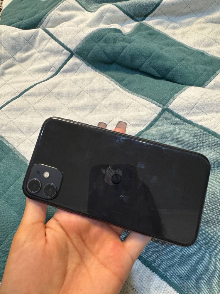 Iphone 11  емкость 77 %