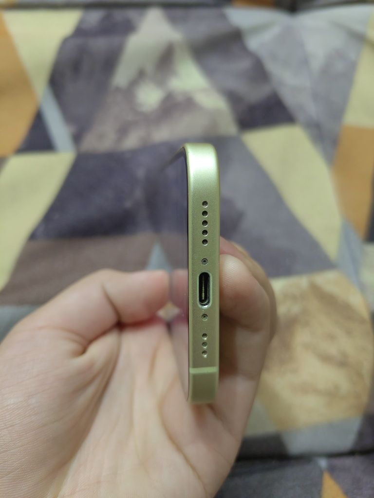 Iphone 15 256 АКБ 89% айфон 15