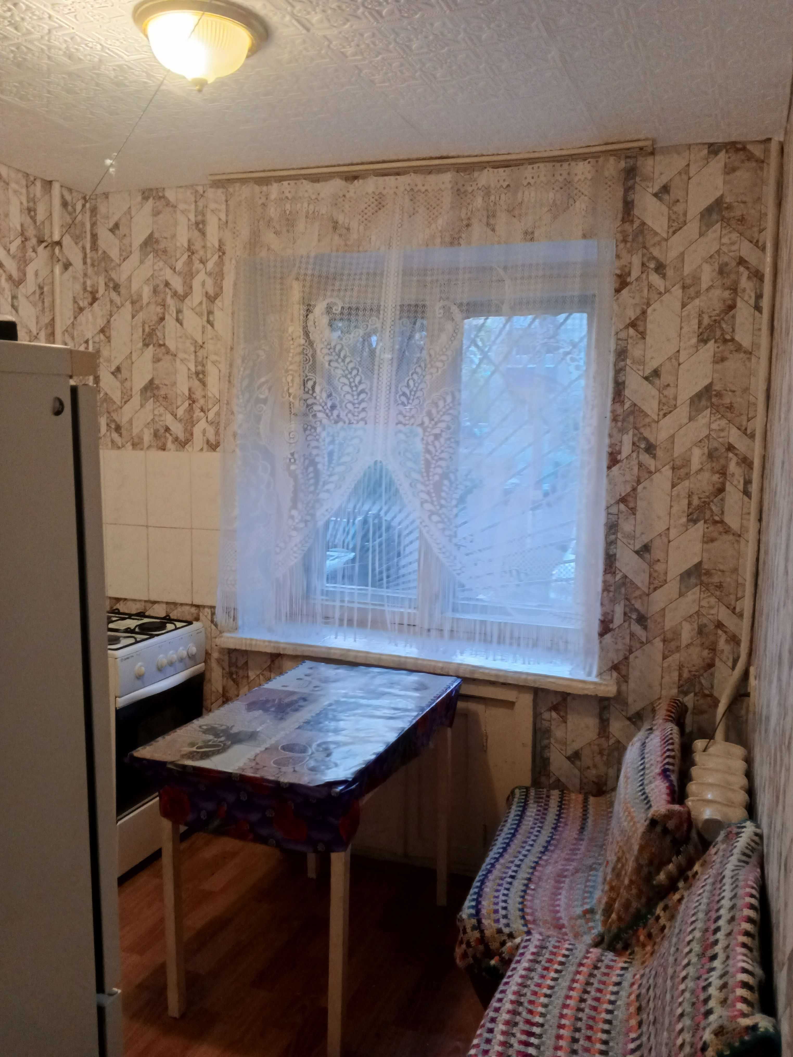 Продам 3 комнатную квартиру 10 мкр-н.