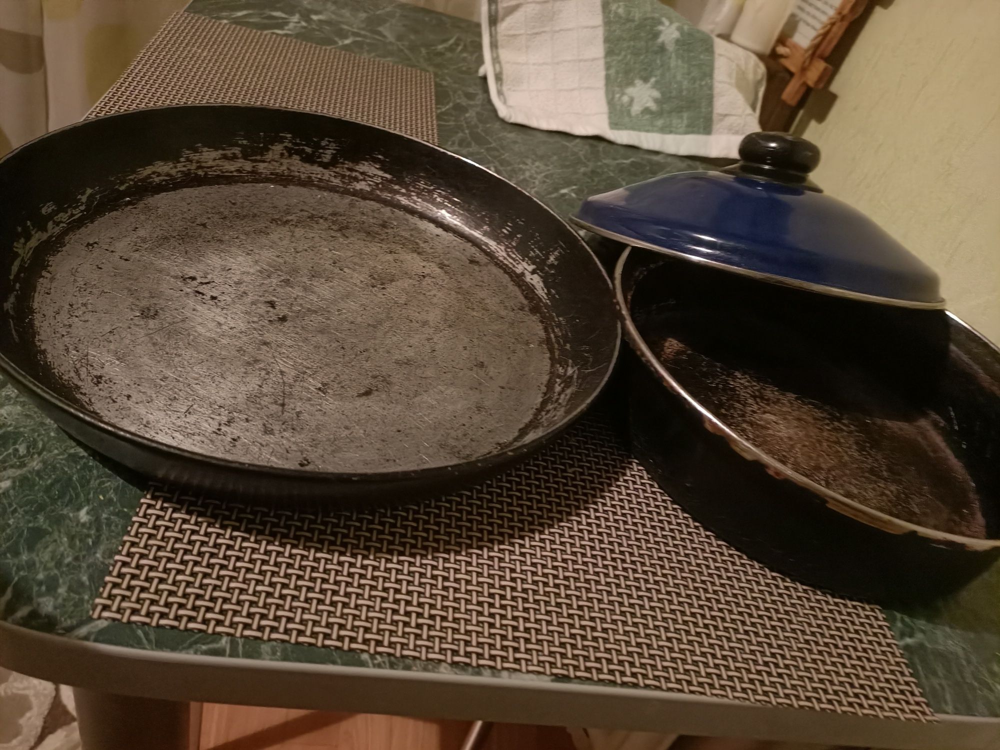 Посуда разная,не дорого.