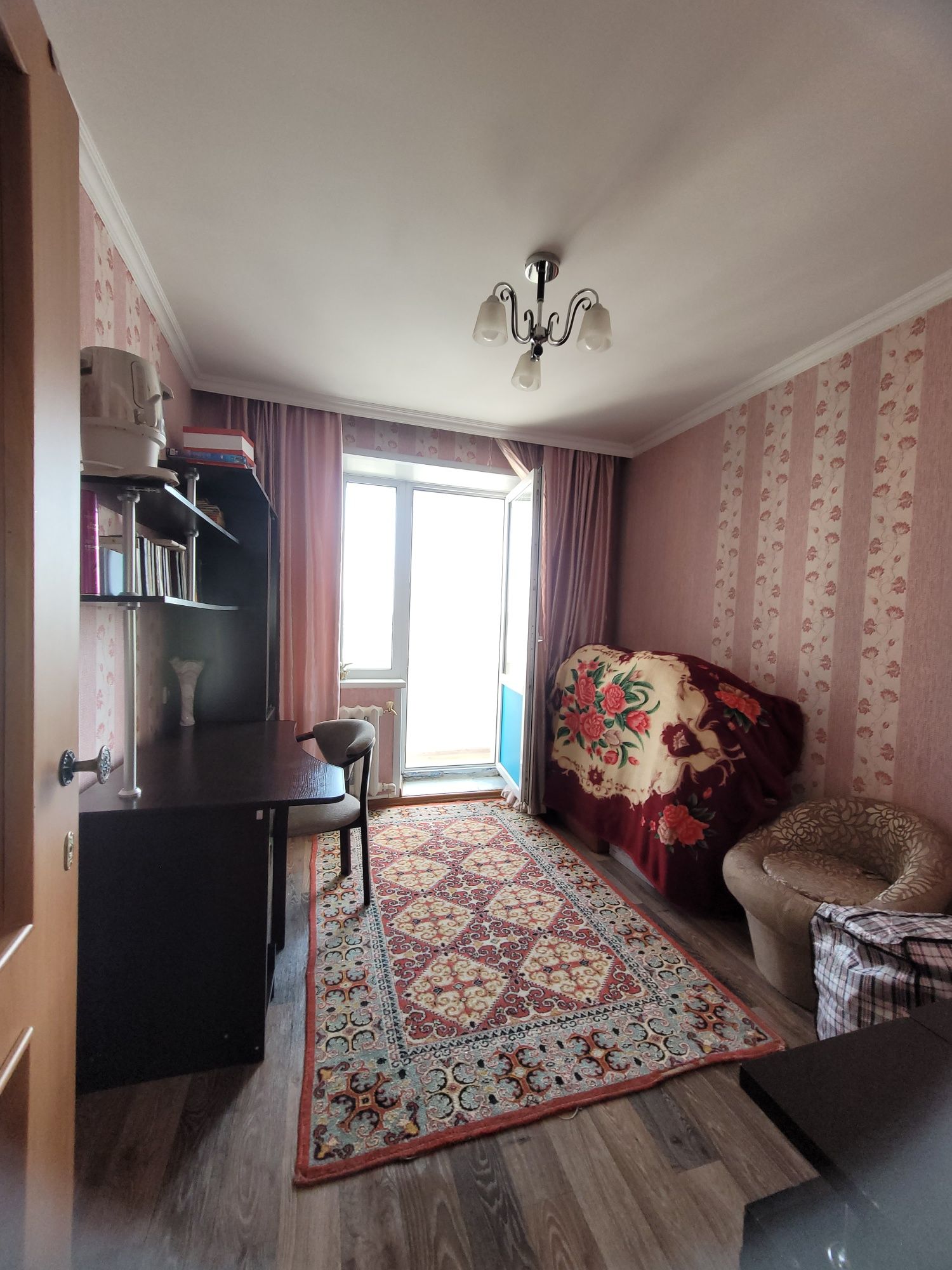Продам 3 комн.квартиру район Цемпоселок